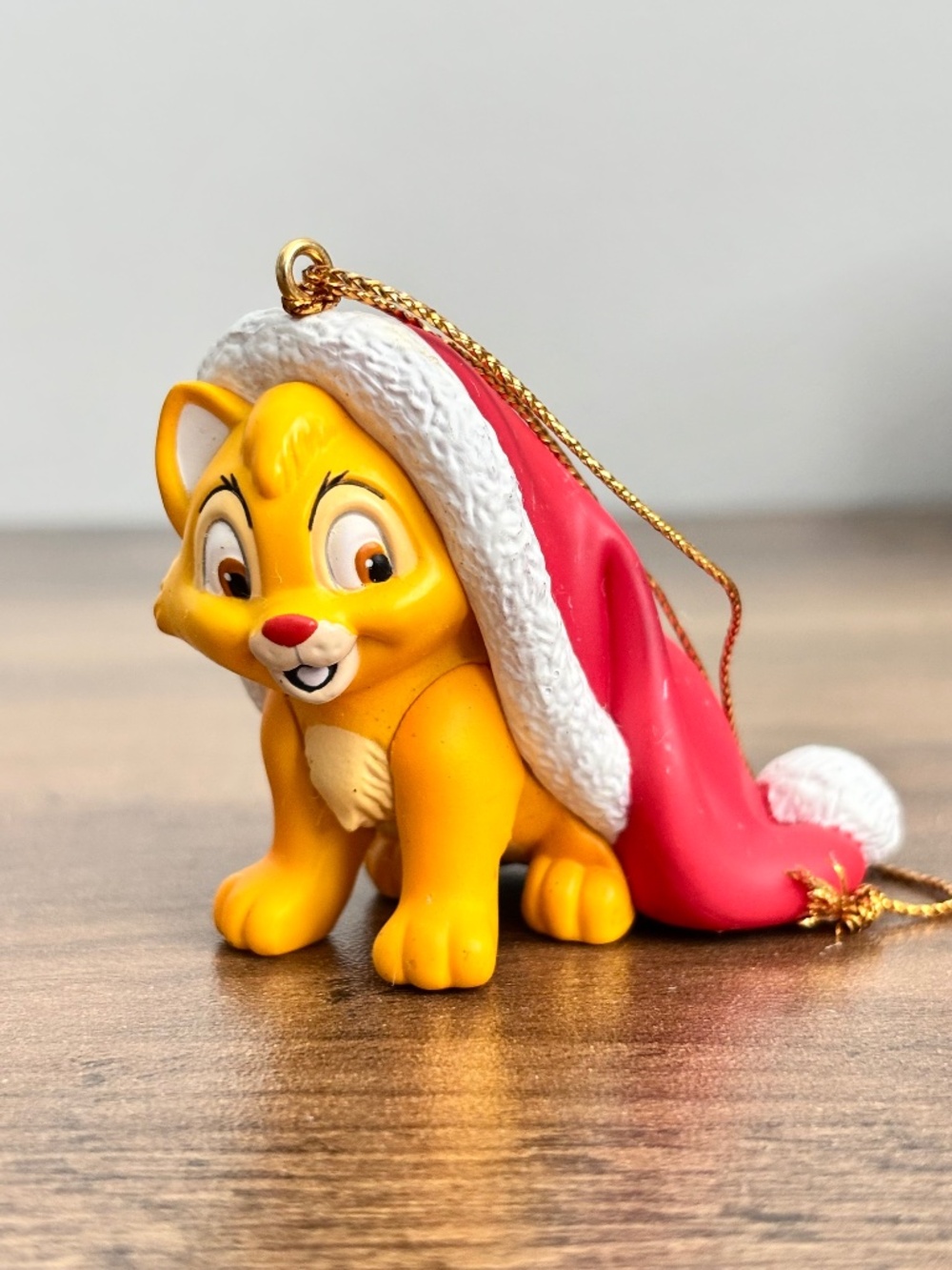 Grolier Disney Oliver & Company Christmas Magic Oliver Ornament Cat Santa Hat